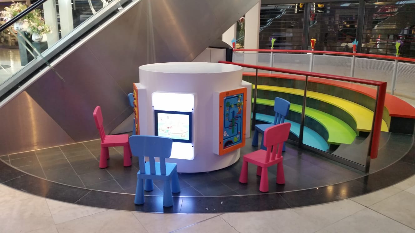 Kącik zabaw IKC dla dzieci w centrum handlowym Alexandrium w Rotterdamie