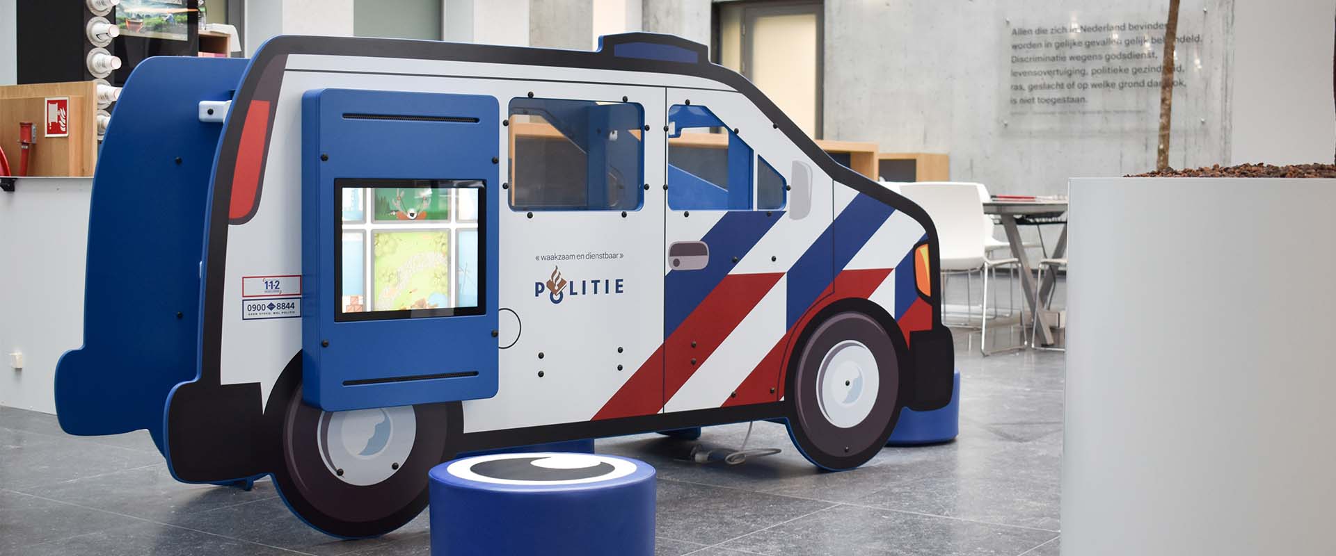 Politie Maastricht speelbus politiebus voor kinderen