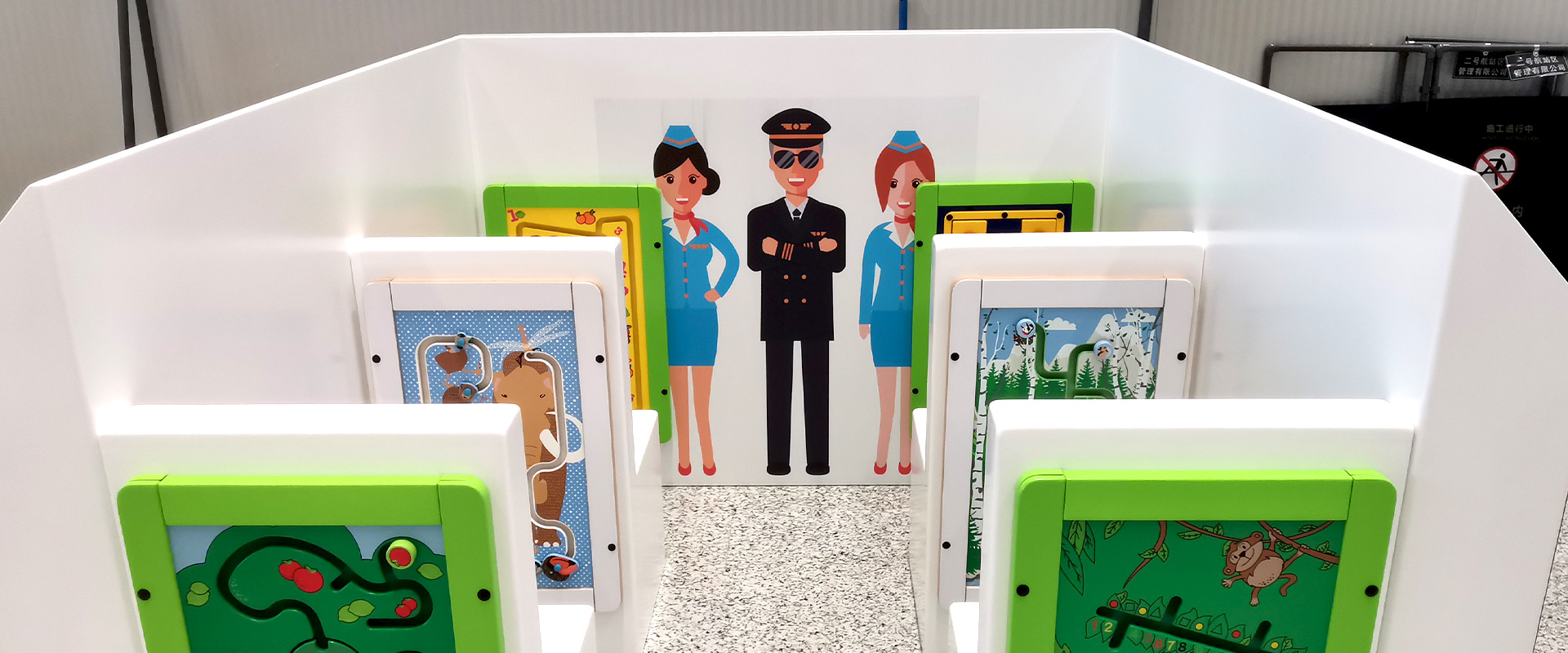 plac zabaw dla dzieci o tematyce lotniskowej