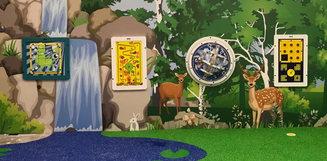 projekt pokoju zabaw z grami ściennymi podłoga do zabawy z epdm i dekoracja ścienna z forex w tematyce przyrodniczej